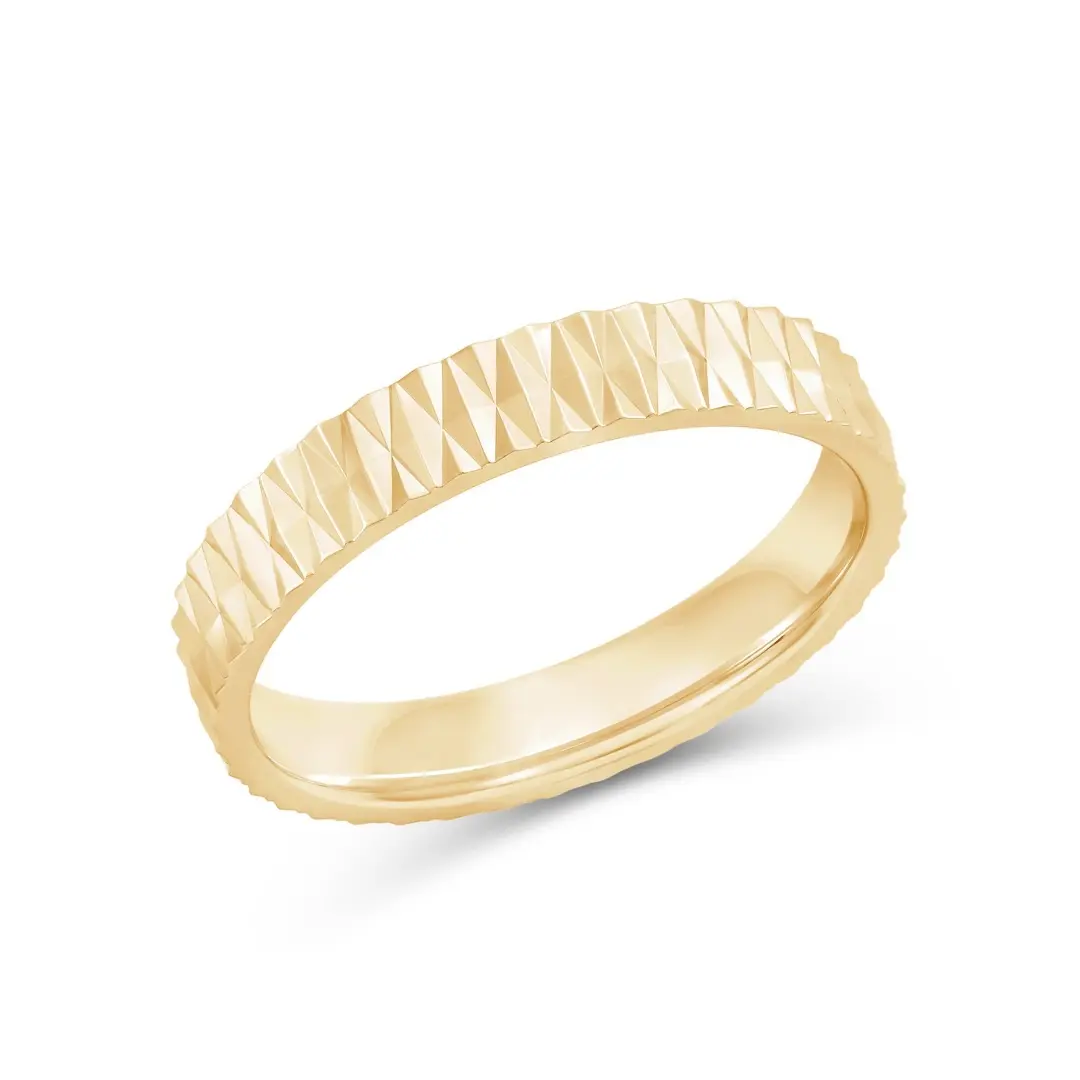 diamond-cut men's wedding band in 18k yellow gold with v-shaped faceting, front view